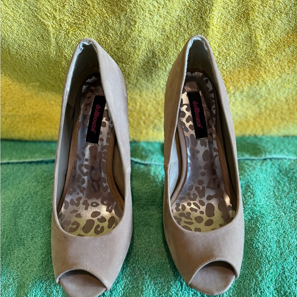 Dollhouse Tan Elegant Heels